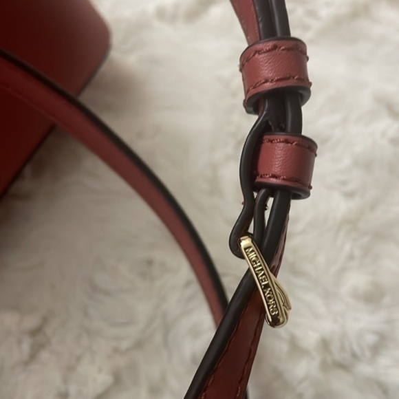 Michael Michael Kors womens crossbody leather cinnamon drawstring bucket bag NWT - Picture 3 of 17